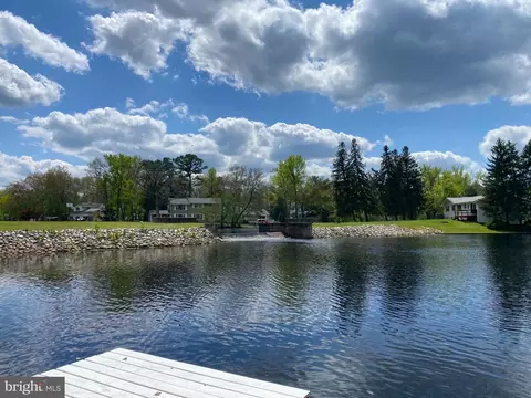 102 E Lakeside Dr N, Medford, NJ 08055