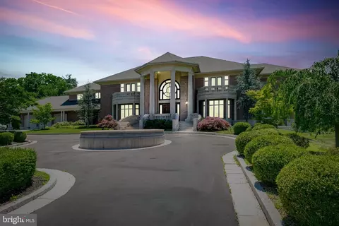 44 Landing Ct, Moorestown, NJ 08057