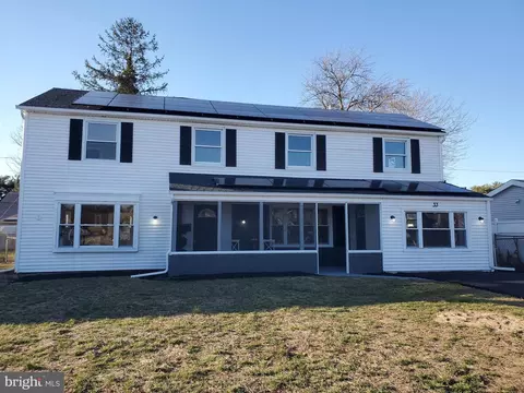 33 Shetland Ln, Willingboro, NJ 08046