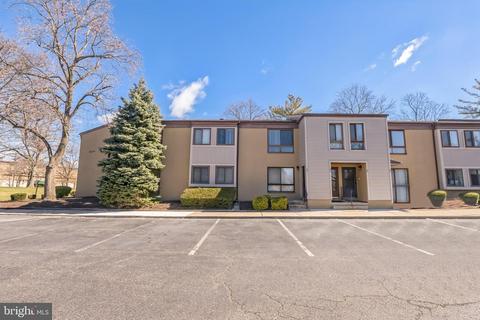 25 Ashley Ct, Marlton, NJ 08053