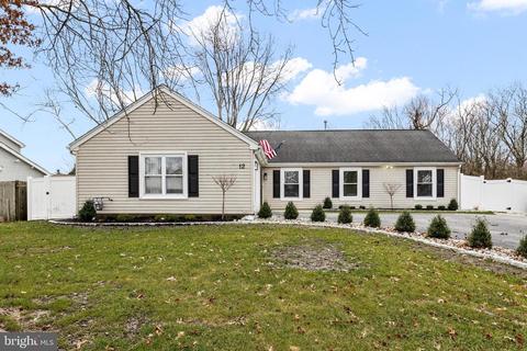 12 Heather Dr, Marlton, NJ 08053