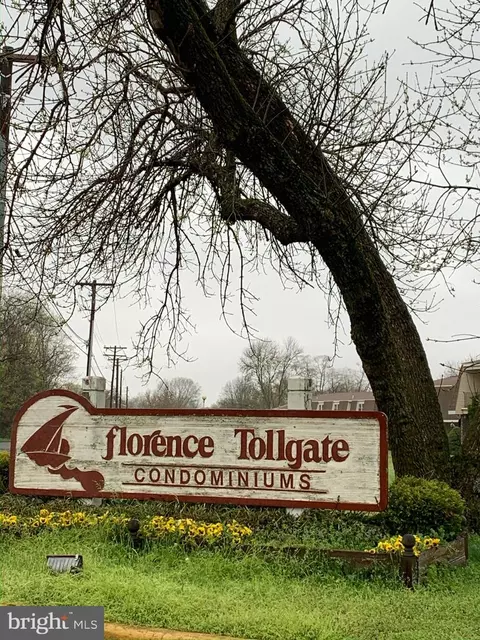 317 Florence Tollgate Pl, Florence, NJ 08518