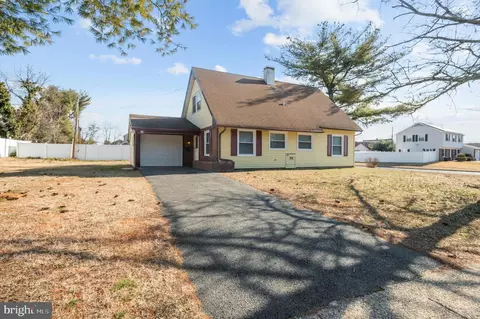 14 Belhurst Ln, Willingboro, NJ 08046