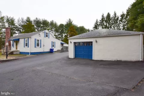 320 Creek Rd, Moorestown, NJ 08057