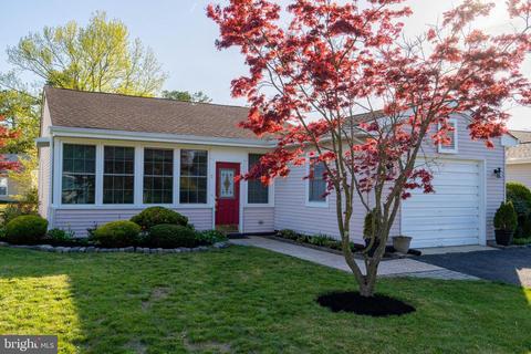 5 Picardy Pl, Southampton, NJ 08088