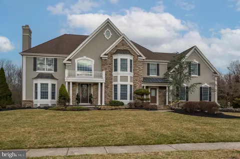 165 Fellswood Dr, Moorestown, NJ 08057