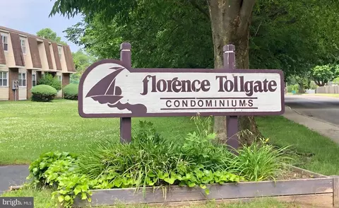 212 Florence Tollgate Pl, Florence, NJ 08518