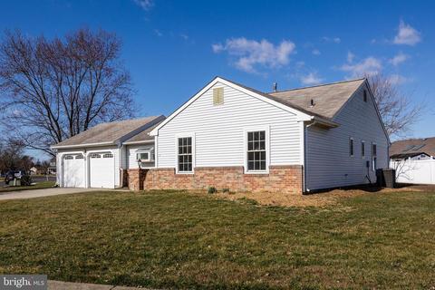 5 Smallwood Ct, Marlton, NJ 08053