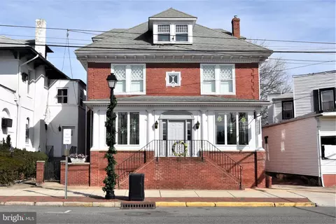 467 High St, Burlington, NJ 08016