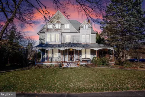 207 Main St, Riverton, NJ 08077