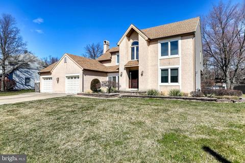 61 Horseshoe Dr, Mount Laurel, NJ 08054