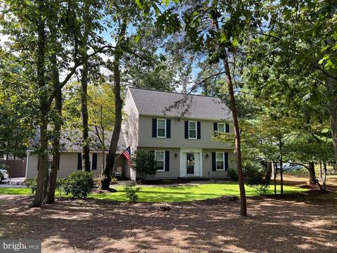 110 Strawberry Dr, Shamong, NJ 08088