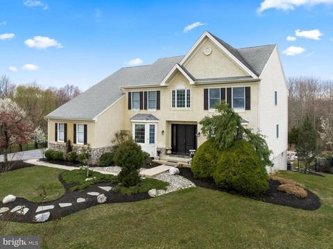 18 Rolling Glen Ct, Mount Laurel, NJ 08054