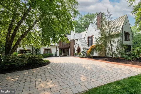 700 Golf View Rd, Moorestown, NJ 08057