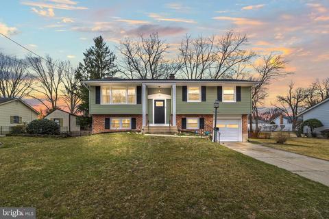 17 Carriage Ln, Marlton, NJ 08053