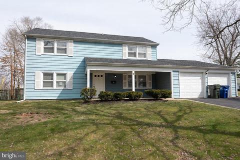2 Harrington Cir, Willingboro, NJ 08046