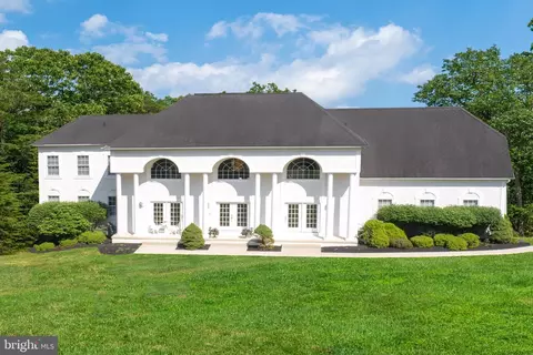 8 Rams Gate Ct, Medford, NJ 08055