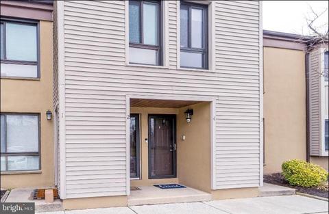 4 Ashley Ct, Marlton, NJ 08053