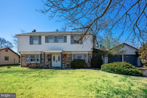 37 Twin Hill Dr, Willingboro, NJ 08046