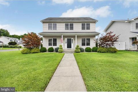 16 New Mills Dr, Pemberton, NJ 08068