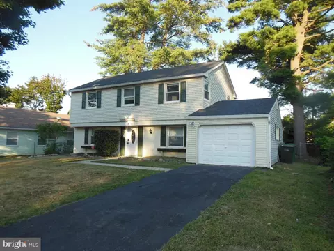 38 Petunia Ln, Willingboro, NJ 08046