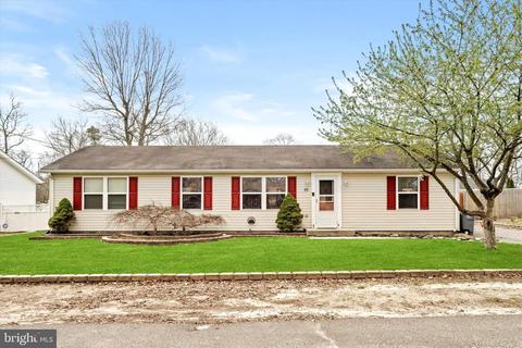 35 Clover St, Browns Mills, NJ 08015