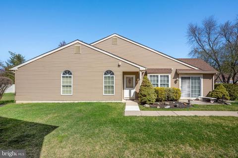 4001 Adelaide Dr, Mount Laurel, NJ 08054