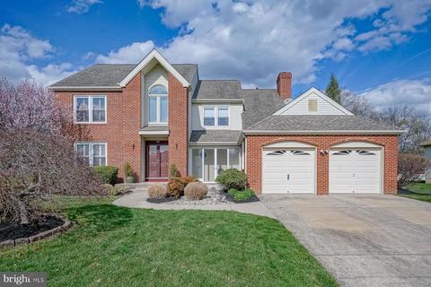 65 Horseshoe Dr, Mount Laurel, NJ 08054