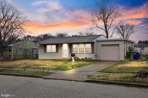 613 Oxford Dr, Maple Shade, NJ 08052