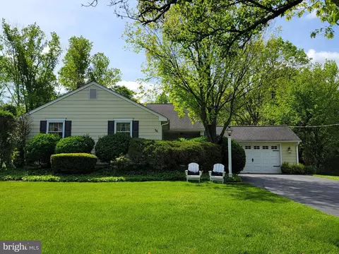 36 Wagon Bridge Run, Moorestown, NJ 08057