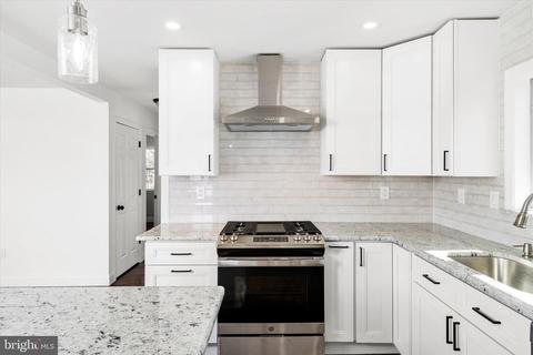 731 E 2nd St, Florence, NJ 08518