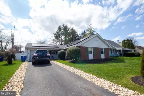 14 Mayfair Cir, Willingboro, NJ 08046