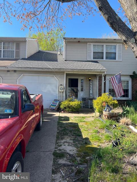 152 Stratton Ln, Mount Laurel, NJ 08054