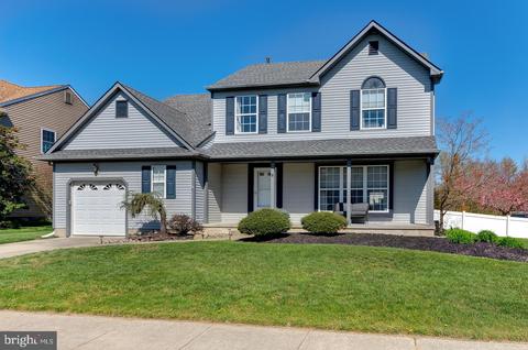 8 Grove Ct, Marlton, NJ 08053
