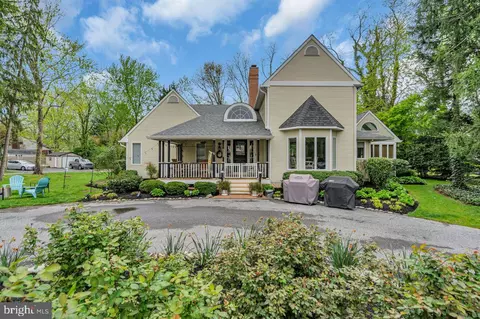 2326 Riverton Rd, Cinnaminson, NJ 08077
