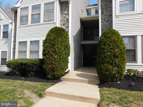 21 Chelmsford Ct, Marlton, NJ 08053