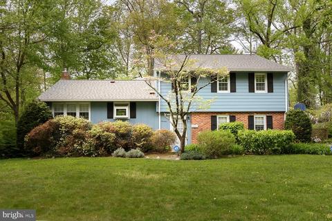 14 Woodlane Dr, Moorestown, NJ 08057