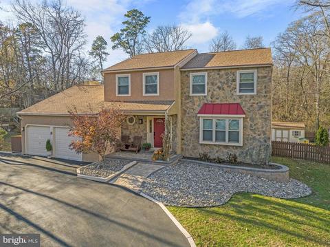 11 Essex Ct, Marlton, NJ 08053