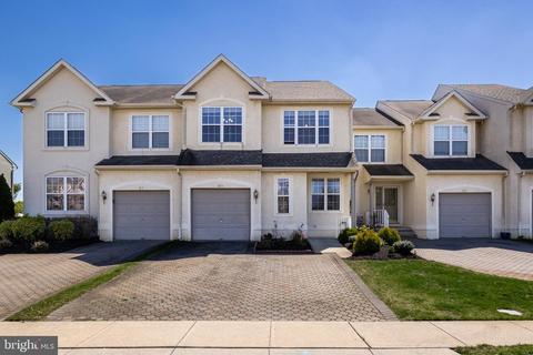 33 Heron Pointe Ct, Marlton, NJ 08053