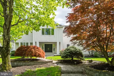 1 Quail Ct, Mount Laurel, NJ 08054