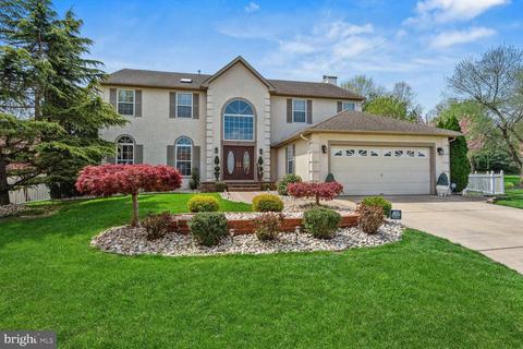 17 Albany Rd, Marlton, NJ 08053