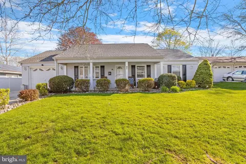 8 Normont Ln, Willingboro, NJ 08046