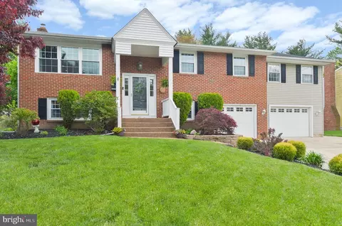 40 Red Leaf Rd, Moorestown, NJ 08057