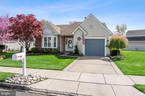 978 Larkspur Pl N, Mount Laurel, NJ 08054