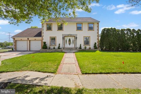 2 Cobbler Ln, Marlton, NJ 08053