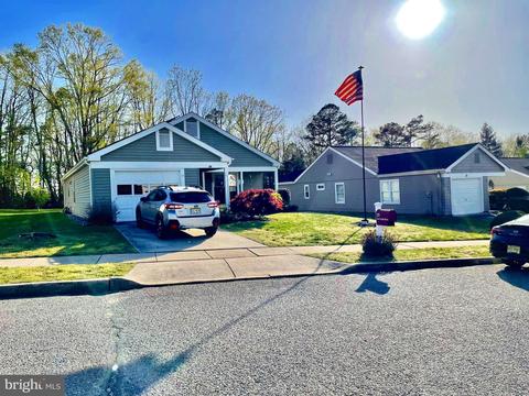 23 New Castle Dr, Southampton, NJ 08088