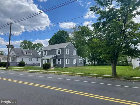 136 S Fellowship Rd, Maple Shade, NJ 08052