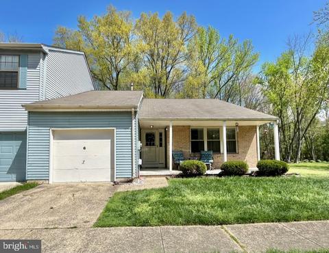 6 Bretshire Ct, Medford, NJ 08055