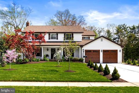 24 Sutton Pl N, Moorestown, NJ 08057