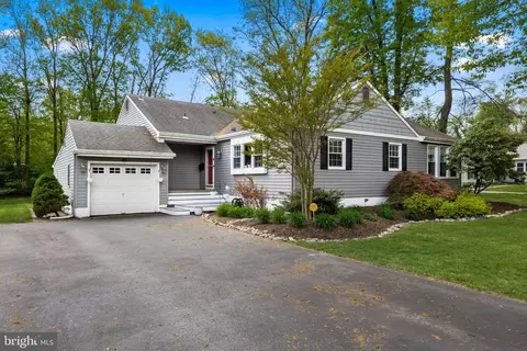 20 Wagon Bridge Run, Moorestown, NJ 08057